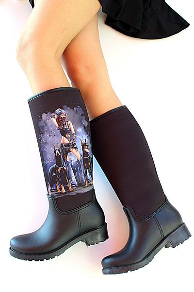 Pembe Potin Women's Black Printed Waterproof Flexible Sole Comfortable Rain Boots