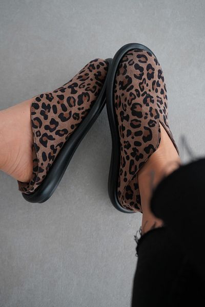 selinshoes Denny Γνήσιο Δερμάτινο Οβάλ Δάχτυλο V Λεπτομερές Γυναικείο Loafer- LEOPARD