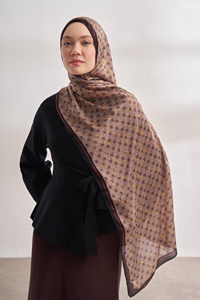 ARMANDA شال بنمط مونوغرام من فويل 3361 - أسود فاتح