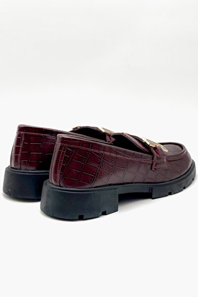 Shoebutik Cecilia Бордо Тріщинна шкіра Застібка Деталізовані жіночі лофери