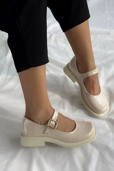 Shoebutik Pantofi de damă Alvis Beige din piele lacuită cu detaliu bandă