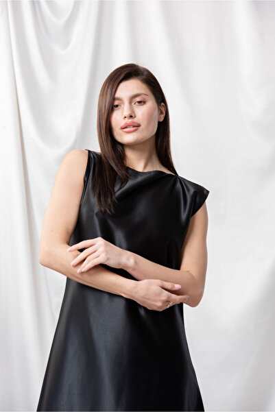 outline Black silk dress