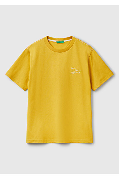 United Colors of Benetton Ανδρικό κίτρινο 100% βαμβακερό μπλουζάκι με στάμπα αριστερά μπροστά Relax Fit Crew Neck