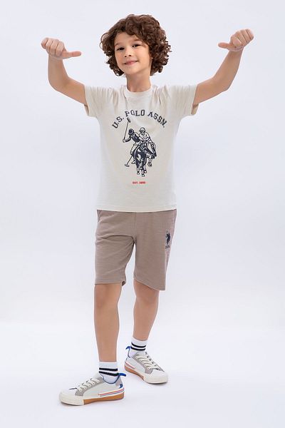 U.S. Polo Assn. طقم برمودا بيج للأولاد من U.S. Polo Assn.