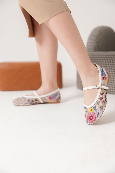 Moda Değirmeni Balerini din plasă cu broderie florală pentru femei albe MD2104-111-0003