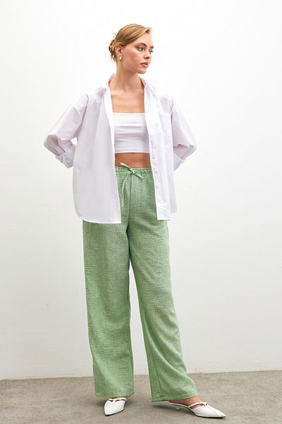 Ladima Women's Green Linen Blended Loose Cut Trousers