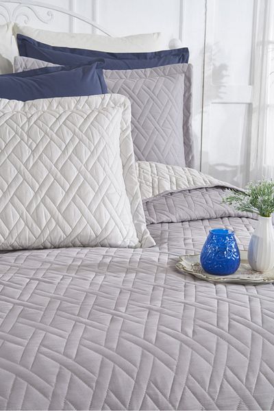 Levanzo Laura Gray Two-Person Bedspread