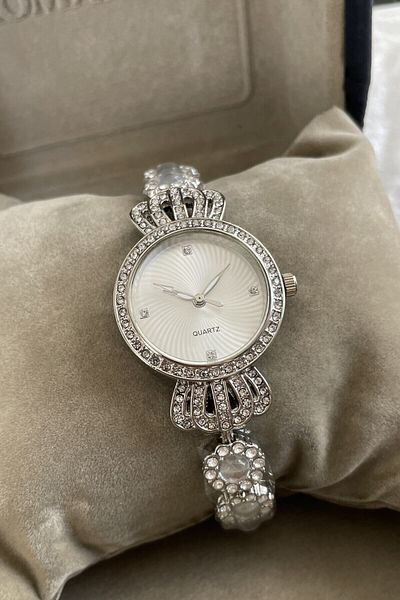 Leerybee Minimal Vintage Women's Watch with Stones Nk-02