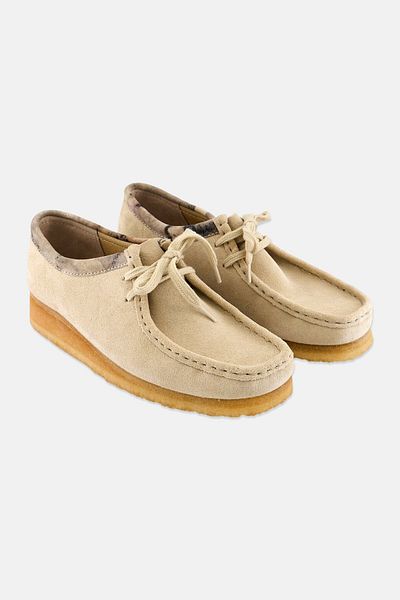 CLARKS حذاء كاجوال برباط للنساء من Wallabee، لون بيج