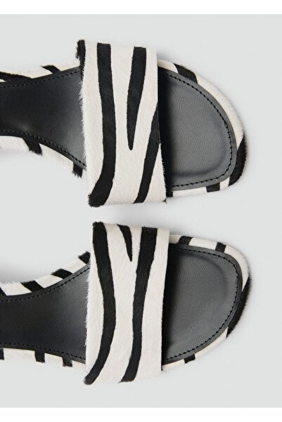 MANGO Woman Ledersandalen mit Zebramuster