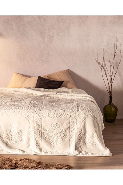 Madame Coco Rochelle Mink Emboss Double Blanket - Ecru