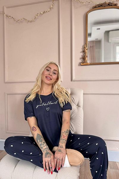 Pijamaevi Set de pijamale pentru femei cu mânecă scurtă din bambus cu model inimă de culoare albastru