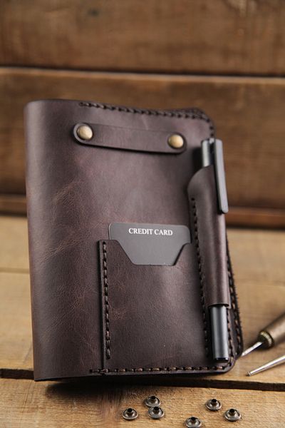 New Coast Leather 1900's Ръчно изработен калъф за тефтер A6 от естествена кожа