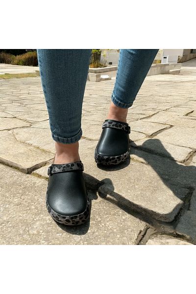 COMFORT OF PANTOFOLE Papuci de damă cu buline negre – Utilizare zilnică confortabilă și elegantă