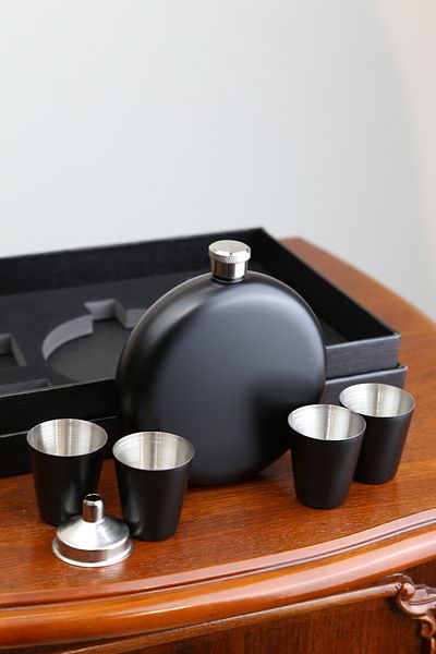 imsaconcept Black Metal Flask Set with 4 Shot Glasses 8.oz