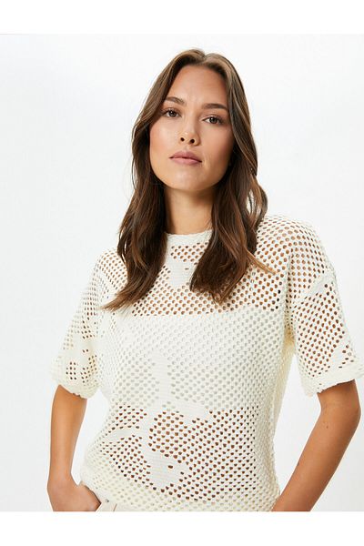 Koton Kurzarm-Mesh-Pullover mit durchbrochenem Rundhalsausschnitt