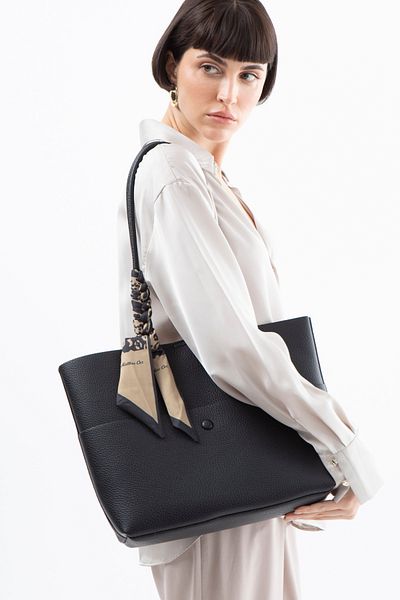 Matthew Cox Women's Shoulder Bag Black Byn2362