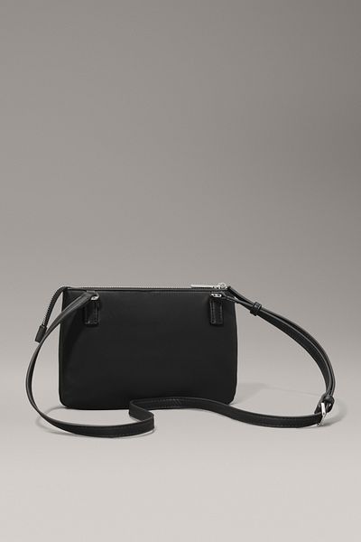 Calvin Klein Női táska állítható cipzáras vállpánttal