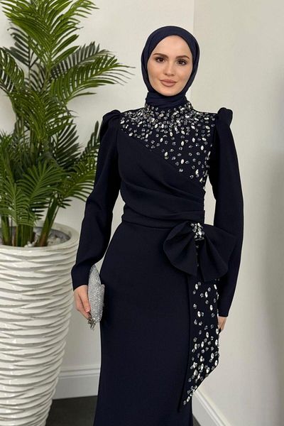 MERVEN AKYÜZ Βραδινό φόρεμα Lalissa Side Bow Stone Crepe Navy Blue