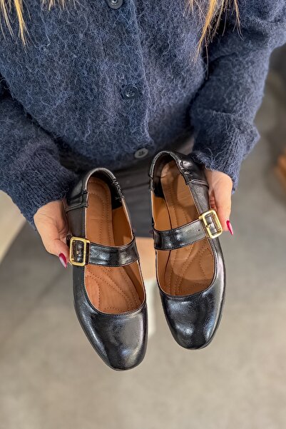 SHOEBELLAS Seai Siyah Gold Toka Detaylı Kadın Babet