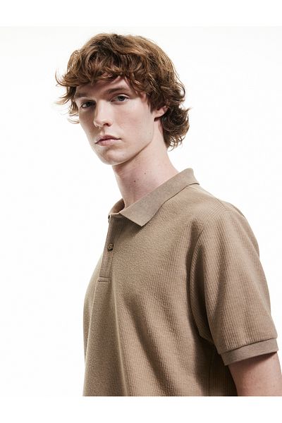 Koton Kurzärmliges T-Shirt mit normaler Passform und Polokragen
