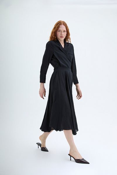 Quzu Black Midi Pleated Skirt - Asymmetrical Tip Design