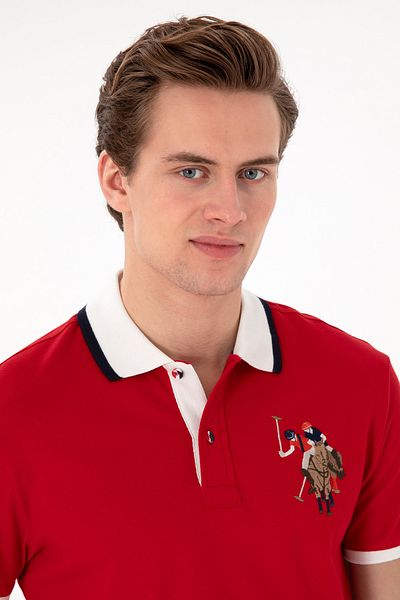 U.S. Polo Assn. تي شيرت رجالي ذو قصة ضيقة وياقة بولو باللون الأحمر الأساسي 50298073 -vr030