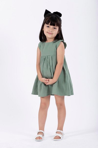 zepkids Rochie de fetiță de culoare verde - umeri cu volane și design plisat
