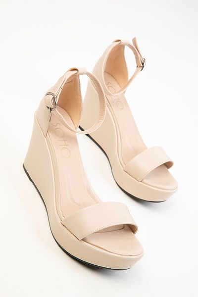 SOHO Beige Damenschuhe mit Keilabsatz 17840