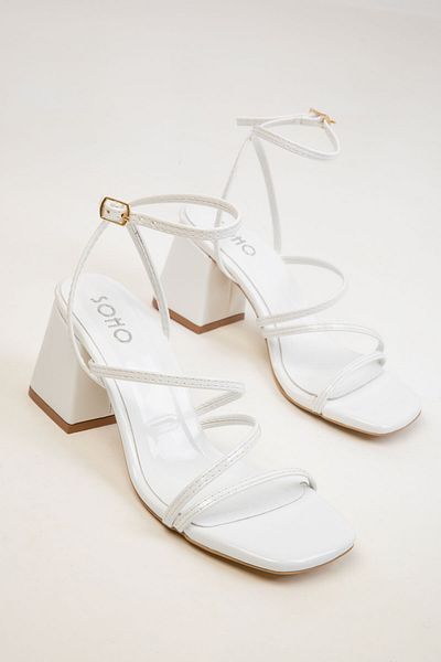 SOHO Klassische Damenschuhe mit Absatz aus weißem Lackleder 20317