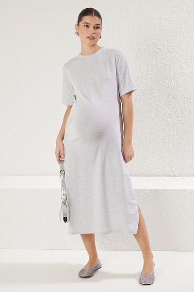 Trendyol Collection Graues Midi-Strick-T-Shirt-Kleid – 100 % Single-Jersey, Rundhalsausschnitt, kurze Ärmel – TWOSS25EL00465