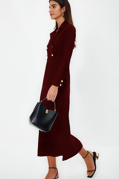 Trendyol Modest Burgunderrotes, zweireihiges, gewebtes Kleid mit goldenen Knöpfen und Kragen TCTSS24EB00020