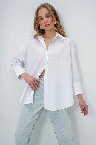 Trend Alaçatı Stili Women's White Wide Cuff Oversize Poplin Shirt Alc-X13702