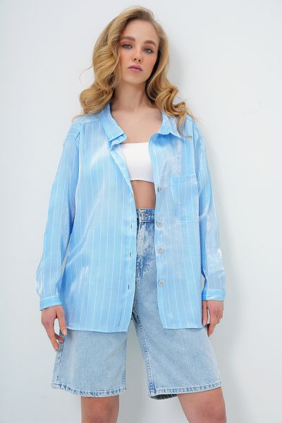 Trend Alaçatı Stili Cămașă oversize din satin albastru cu un singur buzunar pentru femei ALC-X13687