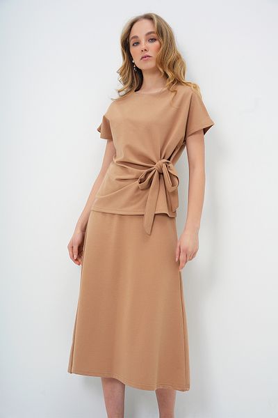 Trend Alaçatı Stili Women's Camel Crew Neck Draping Detail Blouse and Flared Skirt Suit Alc-X13479