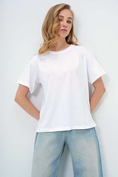 Trend Alaçatı Stili Women's White Crew Neck Basic T-Shirt Alc-X13684
