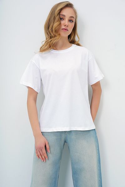 Trend Alaçatı Stili Women's White Crew Neck Basic T-Shirt Alc-X13684