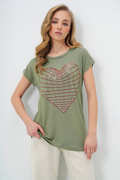 Trend Alaçatı Stili Khakifarbenes Damen-T-Shirt mit Rundhalsausschnitt und herzbesticktem Nullärmel-T-Shirt ALC-X13681