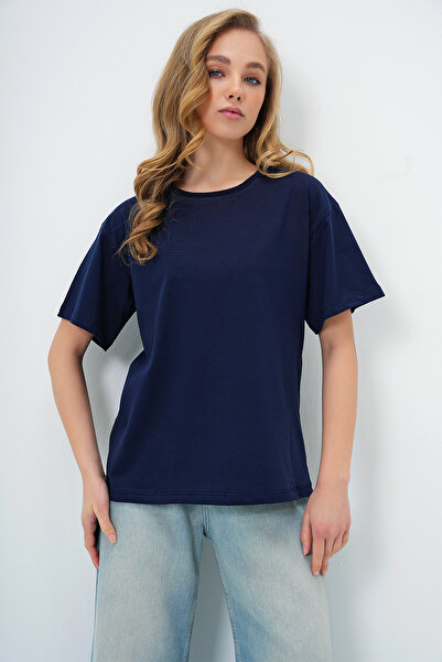 Trend Alaçatı Stili Női sötétkék, legény nyakú alap póló ALC-X13684