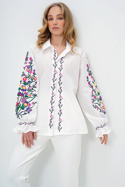Trend Alaçatı Stili Weißes Damen-Hemd aus Popeline mit bestickter Vorderseite und Ärmeln im Prinzessin-Stil ALC-X13763