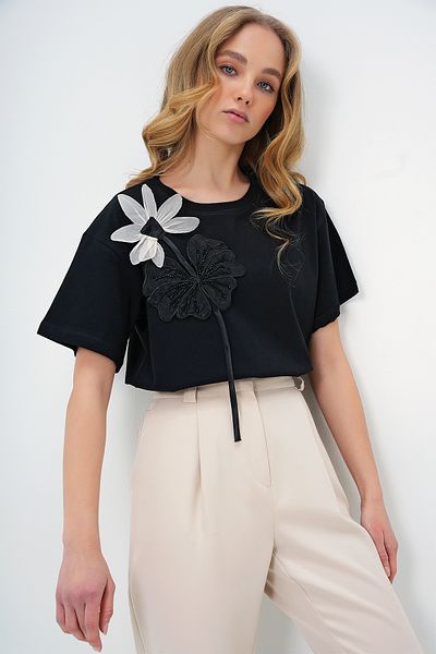 Trend Alaçatı Stili Women's Black Crew Neck Flower Motif Organza Cotton T-Shirt Alc-X13728