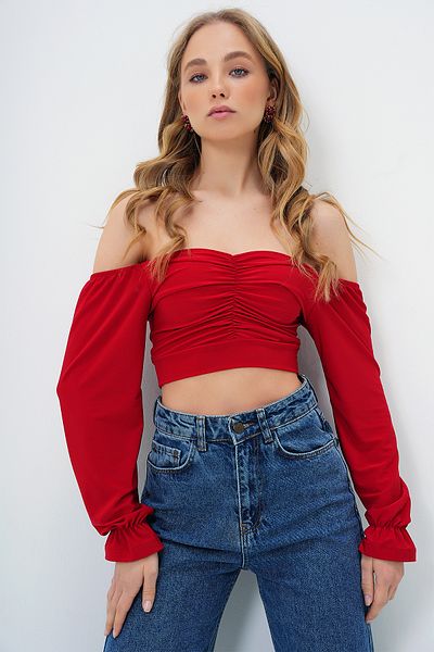 Trend Alaçatı Stili Rote Damenbluse mit gerafftem Ausschnitt und gerafftem Ausschnitt vorne in Sandy ALC-X13742