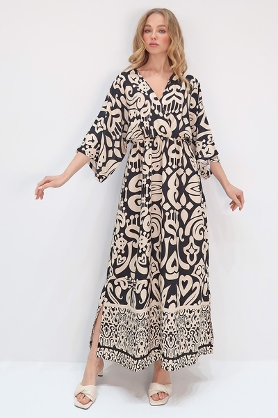 Trend Alaçatı Stili فستان نسائي من الفسكوز المنسوج باللون الأسود والبيج وياقة...