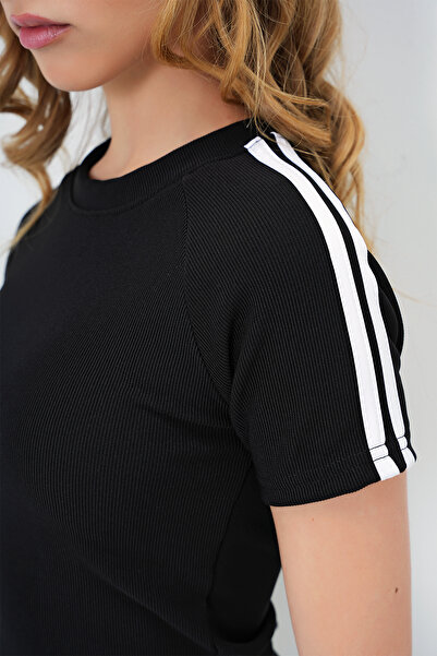 Trend Alaçatı Stili Γυναικεία μαύρη λαιμόκοψη με ρίγες ώμου Ottoban Crop μπλούζα ALC-X13730