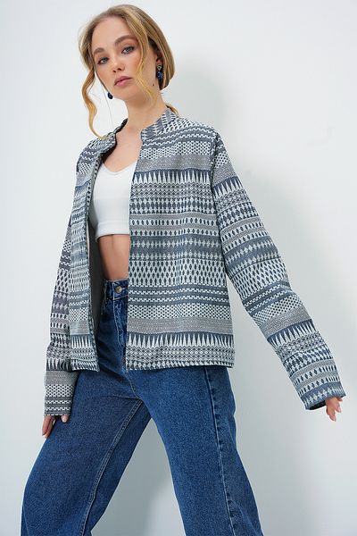 Trend Alaçatı Stili Marineblaue Jacke mit Richterkragen und ethnischem Muster für Damen ALC-X13720