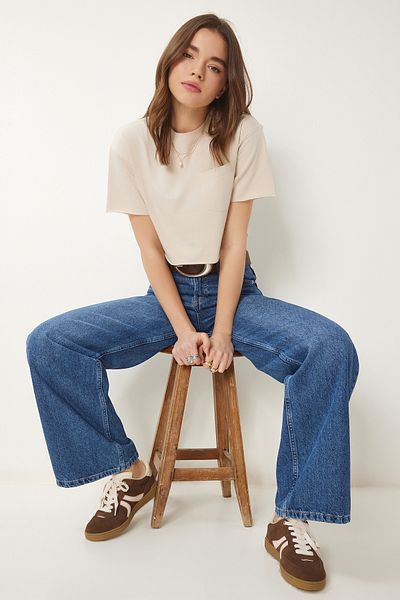 Happiness İstanbul Cremefarbenes Baumwoll-Crop-Strick-T-Shirt für Damen CR00443