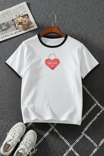 Trendyol Curve Weißes Boyfriend-Fit-T-Shirt in Übergröße mit Aufdruck – Kontrastdetail, TBBSS25BF00035