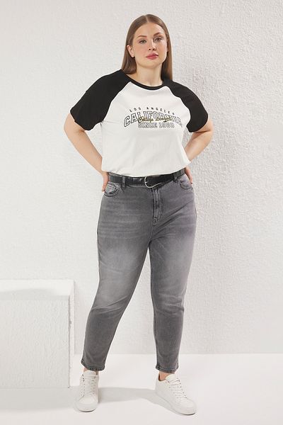 Trendyol Curve Сірі джинси з високою талією плюс розмір Comfort Tumbled Washed Mom TBBSS25CJ00004