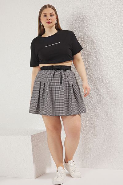 Trendyol Curve Fekete-fehér kockás/Gingham gumiabroncs nagy méretű TBBSS25AZ00008