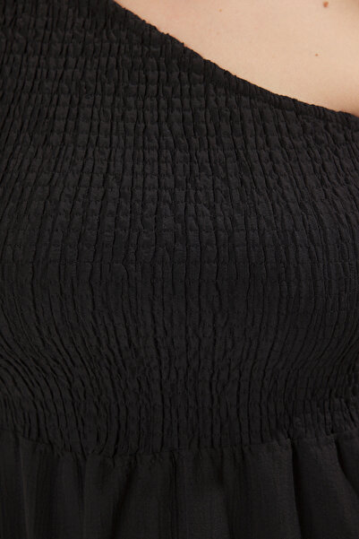 Trendyol Curve Чорне ткане плаття для вагітних на одне плече з морщинами для вагітних плюс розмір TBBSS25AH00042